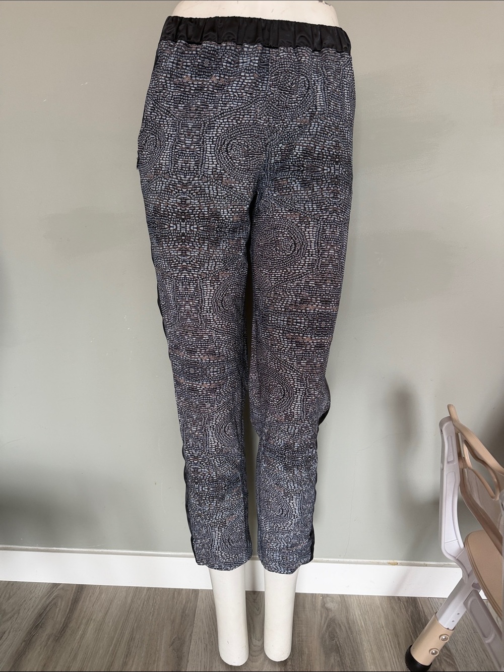 Lululemon size 6 DressPants
